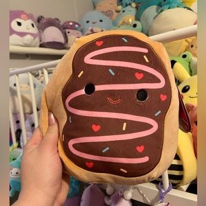 Squishmallow 8” Deja the Chocolate Donut Valentine’s Day NWT